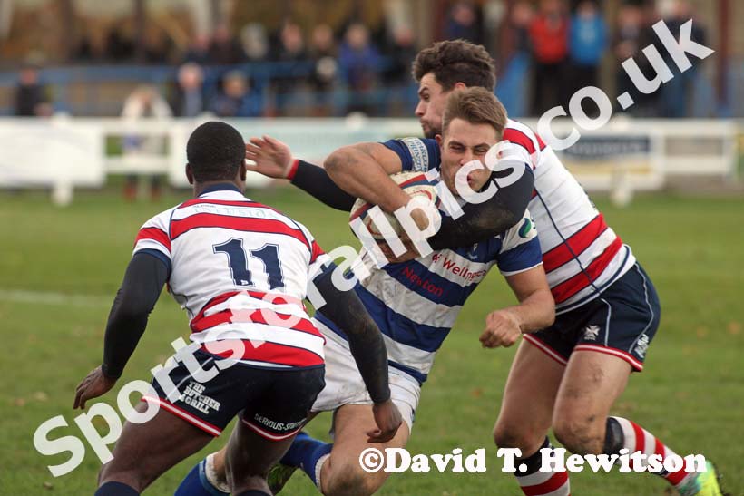 Tynedale's Joe Mills attempts to break through the Rosslyn Park defence at Tynedale Park, Corbridge, Northumberland. Photo: David T. Hewitson/Sports for All Pics